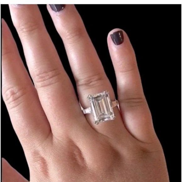 STERLING SILVER EMERALD CUT RING SIZE 7 - Picture 4 of 8